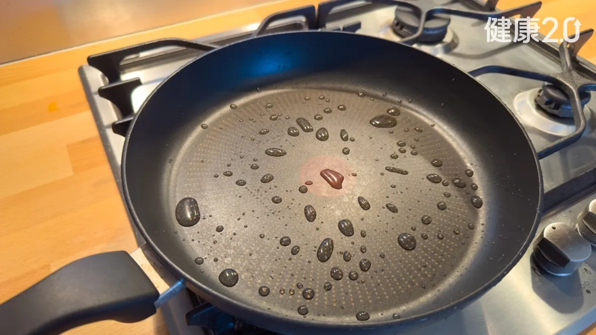 不沾鍋保養祕訣曝光！2訣竅不傷塗層、不生致癌物、延長使用壽命