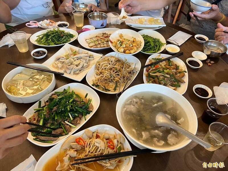 75歲嬤超狂徵婚點名「可供吃喝玩樂」 社工也看傻