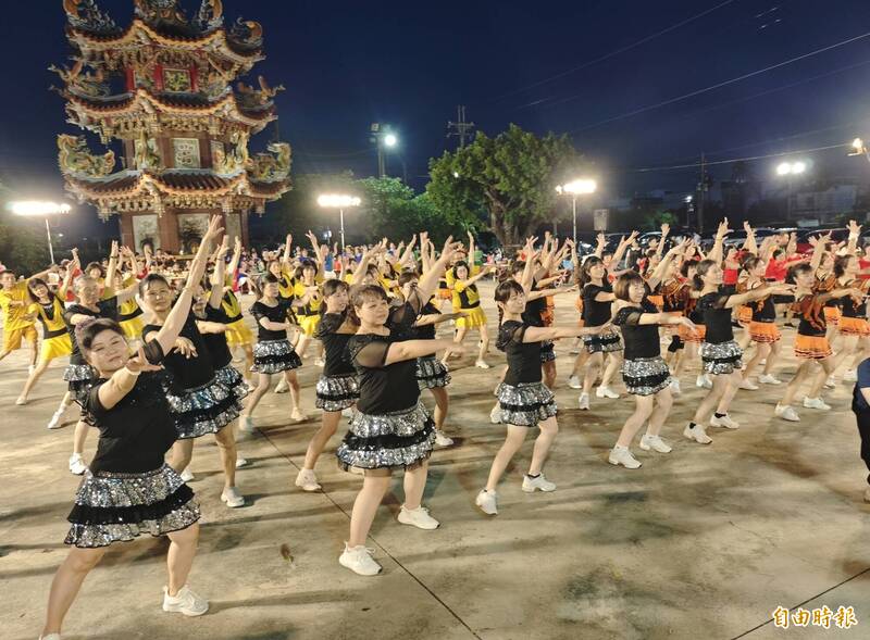 才藝嘉年華巡迴列車開抵仁德 14女團500「資深美少女」大秀舞技