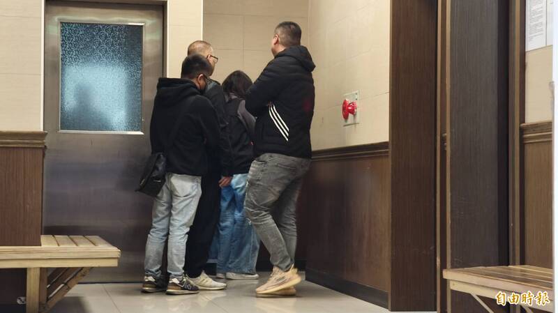 蘆洲逆子弒親案今解剖 大批親友到場不...