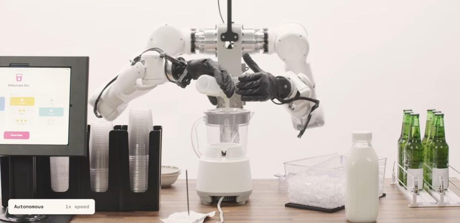 機器人主廚近了？Genesis AI推出新模型GENE-26.5，讓機械手臂學會打蛋、彈鋼琴、玩魔術方塊