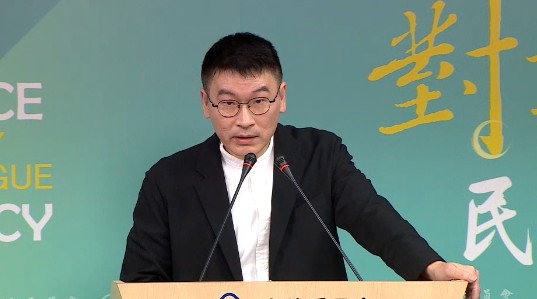 呂禮詩登共艦喊「祖國強大」 陸委會將...