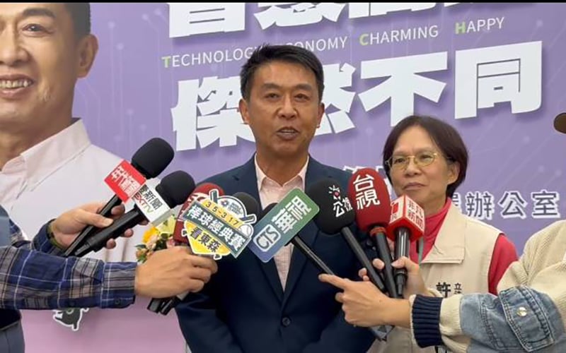 高雄市長初選民調決戰夜！許智傑喊話：守住這一通電話、就是守住高雄