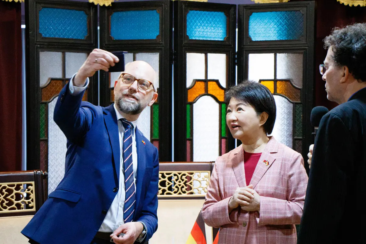 盧秀燕訪德捷奧　瞄準半導體、工具機市...