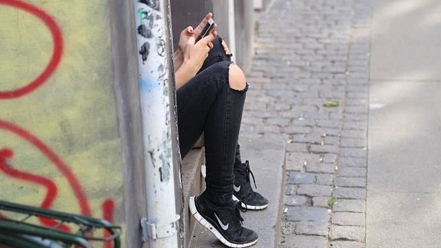 人生好「男」！姐姐支援破處：先拍張裸照來看　17歲少年得知真相崩潰