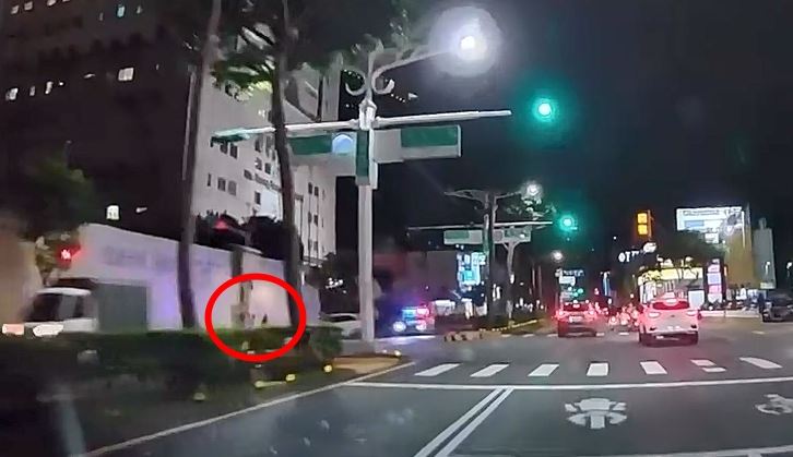 撞擊畫面曝光！桃園警抓毒犯釀重大車禍…2路人挨撞頭部重創慘死