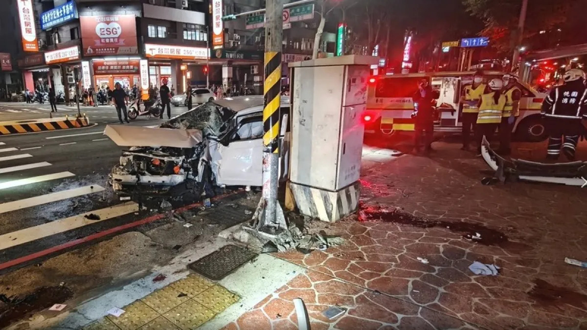 又是毒駕？桃園警匪追逐　轎車失控猛撞路人　2人失去呼吸心跳