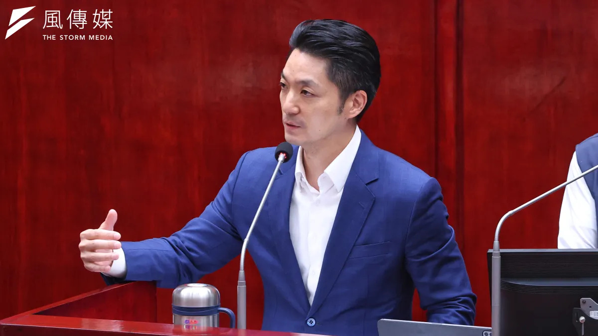 蔣萬安被諷「讀稿機」　殷瑋翻出這些綠大咖看稿紀錄反酸：找到「台讀黨綱」了