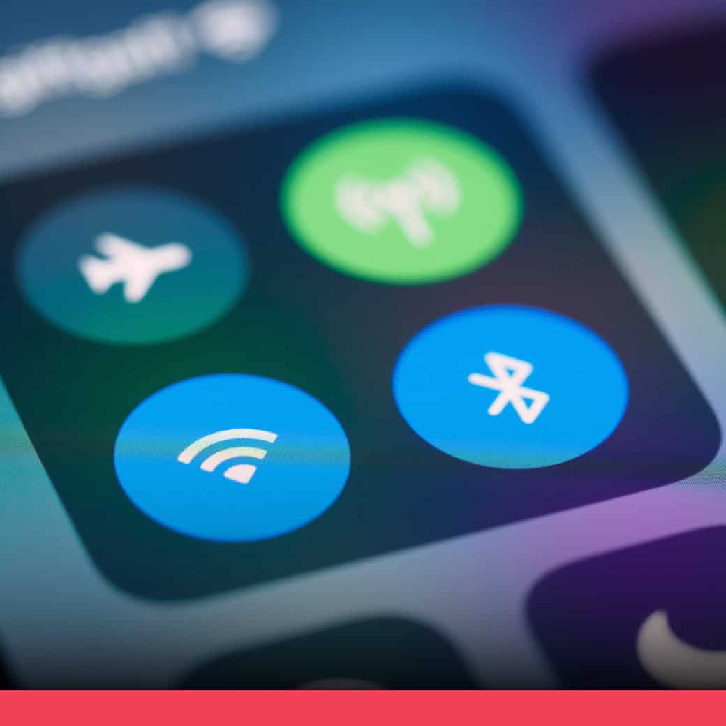 單純開啟手機藍牙不會直接導致個資或金錢被竊取