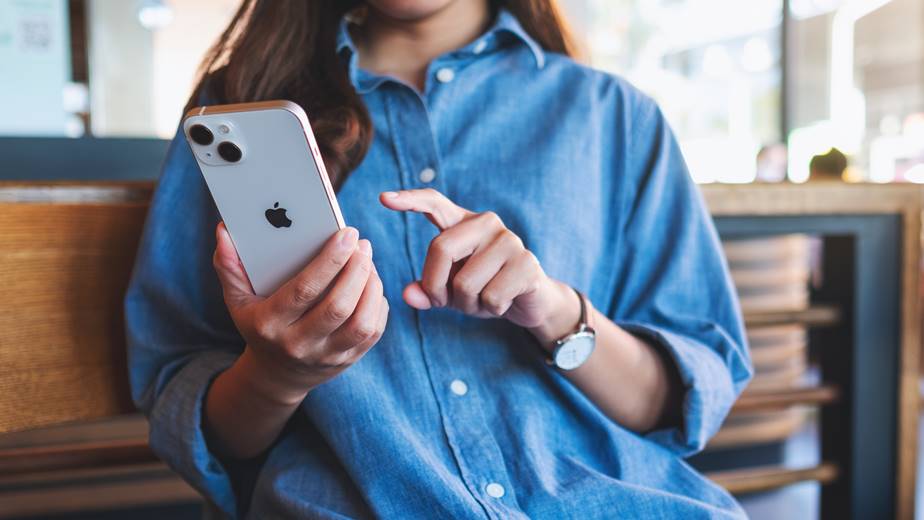 iPhone哪一代最好用？「最強神機是它」耐摔、電池健康度佳，贏過6S、８