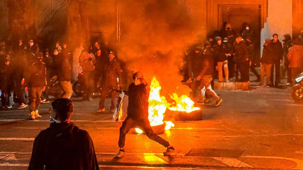 「連心肺復甦時間都沒有」：伊朗醫護形容醫院被死傷抗議者壓垮