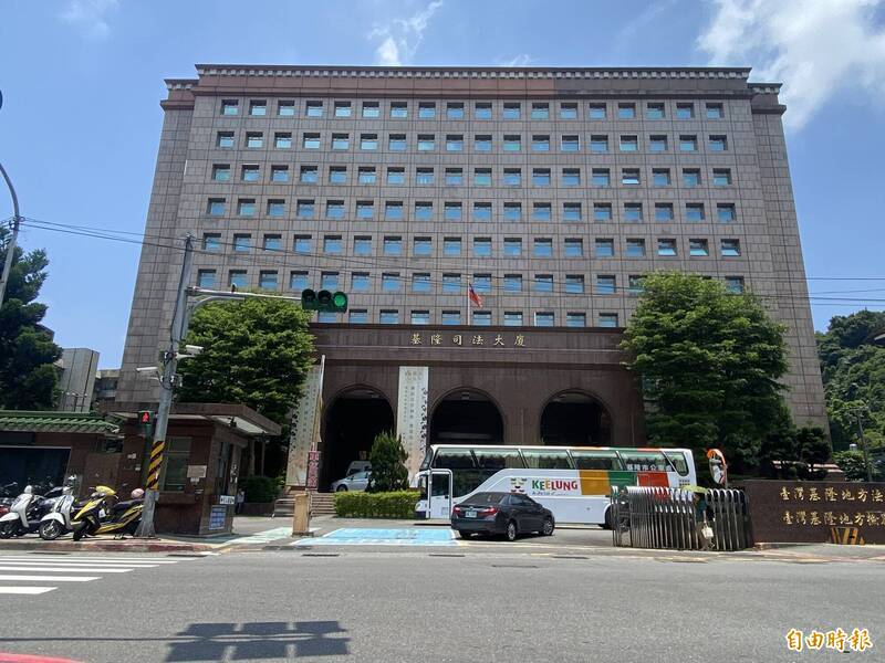 男子台鐵車廂狂噴鄰座辣椒水害一家3口遭殃 判1年