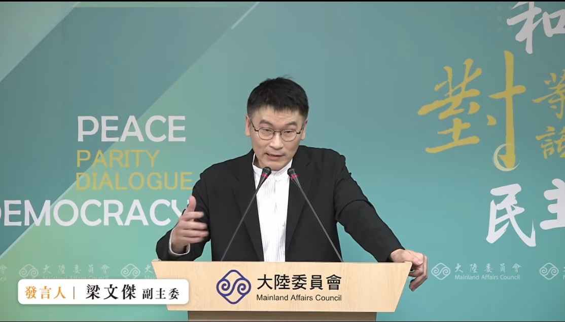 呂禮詩登艦大讚祖國強大自認沒違法　梁...